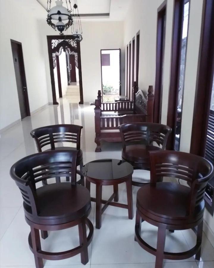 Omah Watu Homestay Джок'якарта Екстер'єр фото